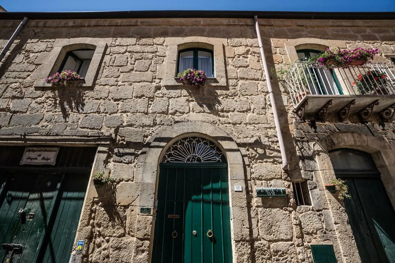 Bianko Ecochic & L'Angolo Di Levante Enna Italie